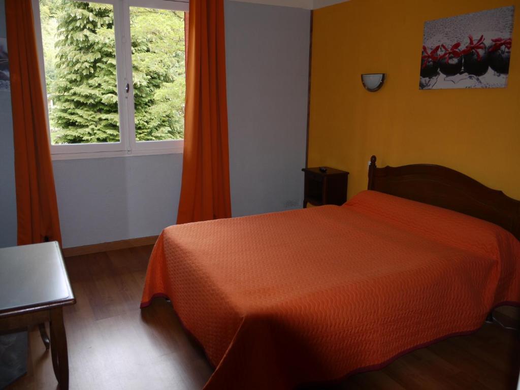 Hotel Le Castelet Ax-les-Thermes Room photo
